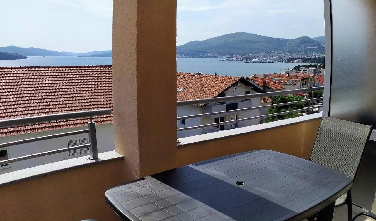 Immaculate 2-Bed Apartment In Okrug Gornji Traù