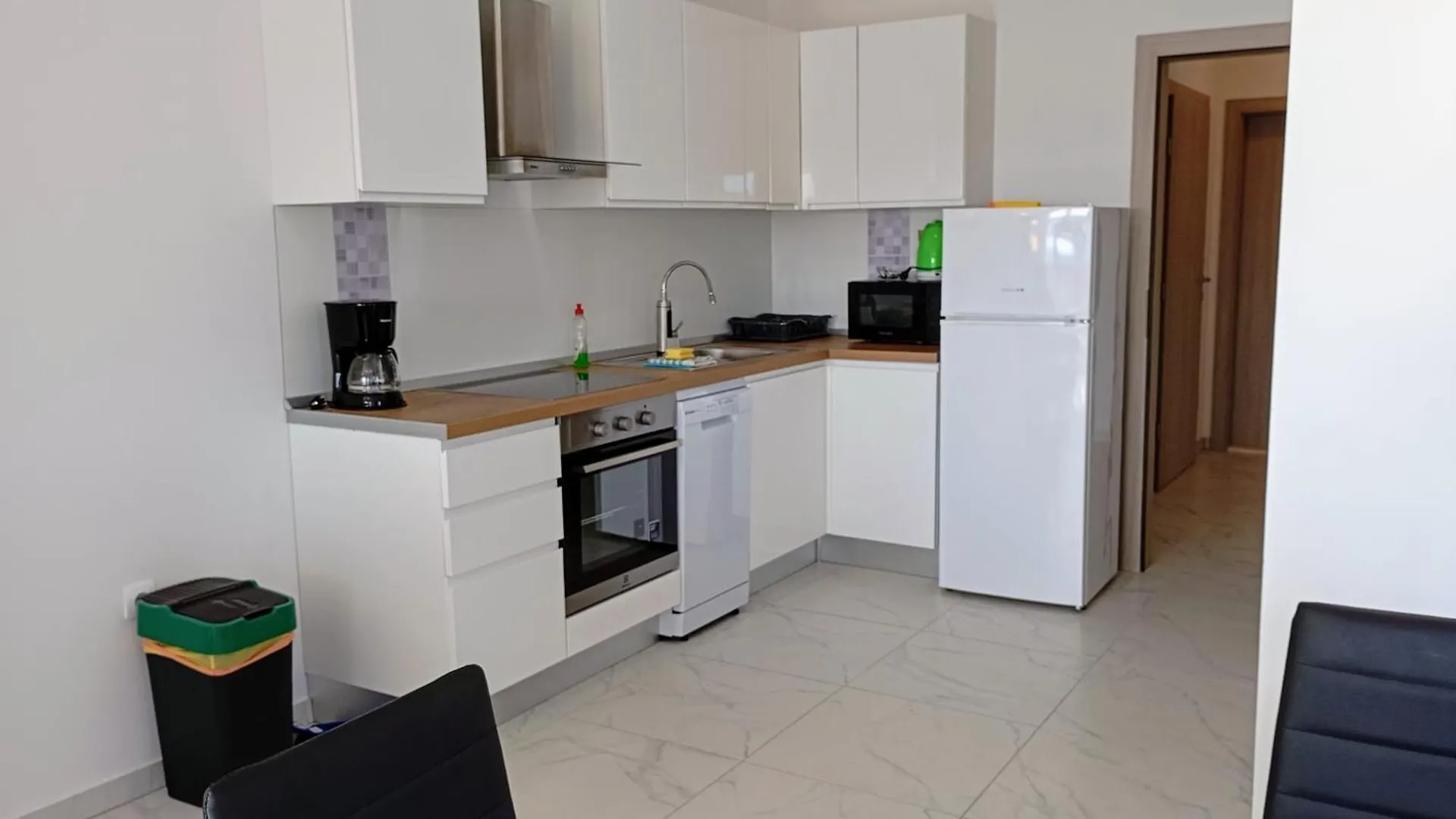 Immaculate 2-Bed Apartment In Okrug Gornji Traù 0*,